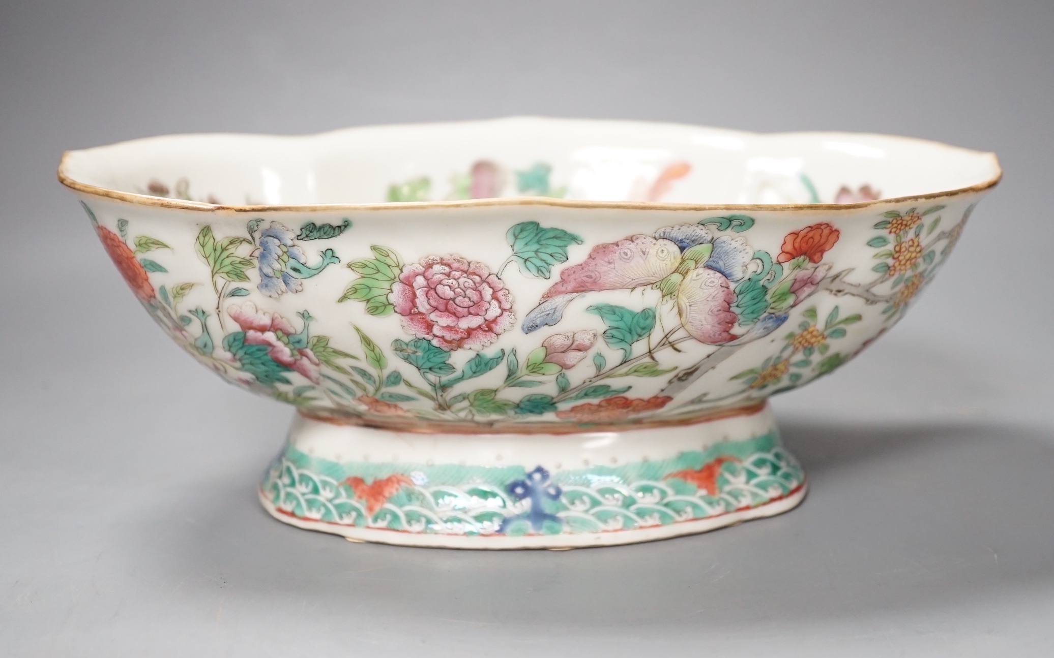 A Chinese famille rose lobed dish, Jiaqing mark late 19th century - 9.5cm high